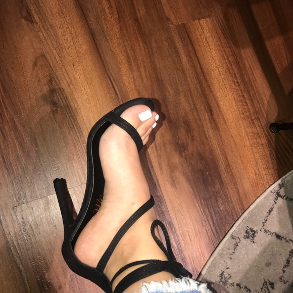 Black lace up heels - Picture 4 of 5